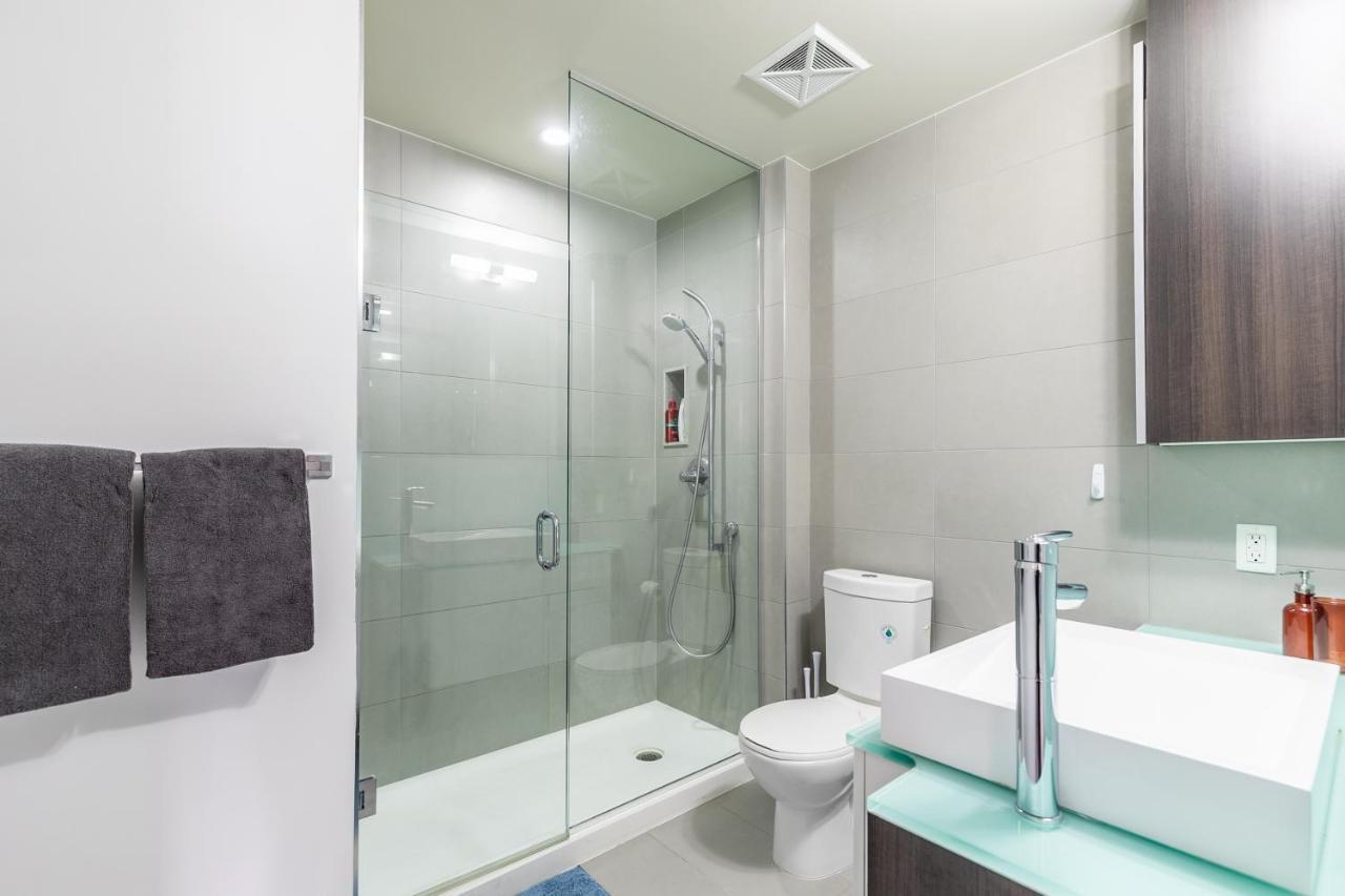 Stylish 1Br + Office Condo - Cn Tower View Toronto Dış mekan fotoğraf